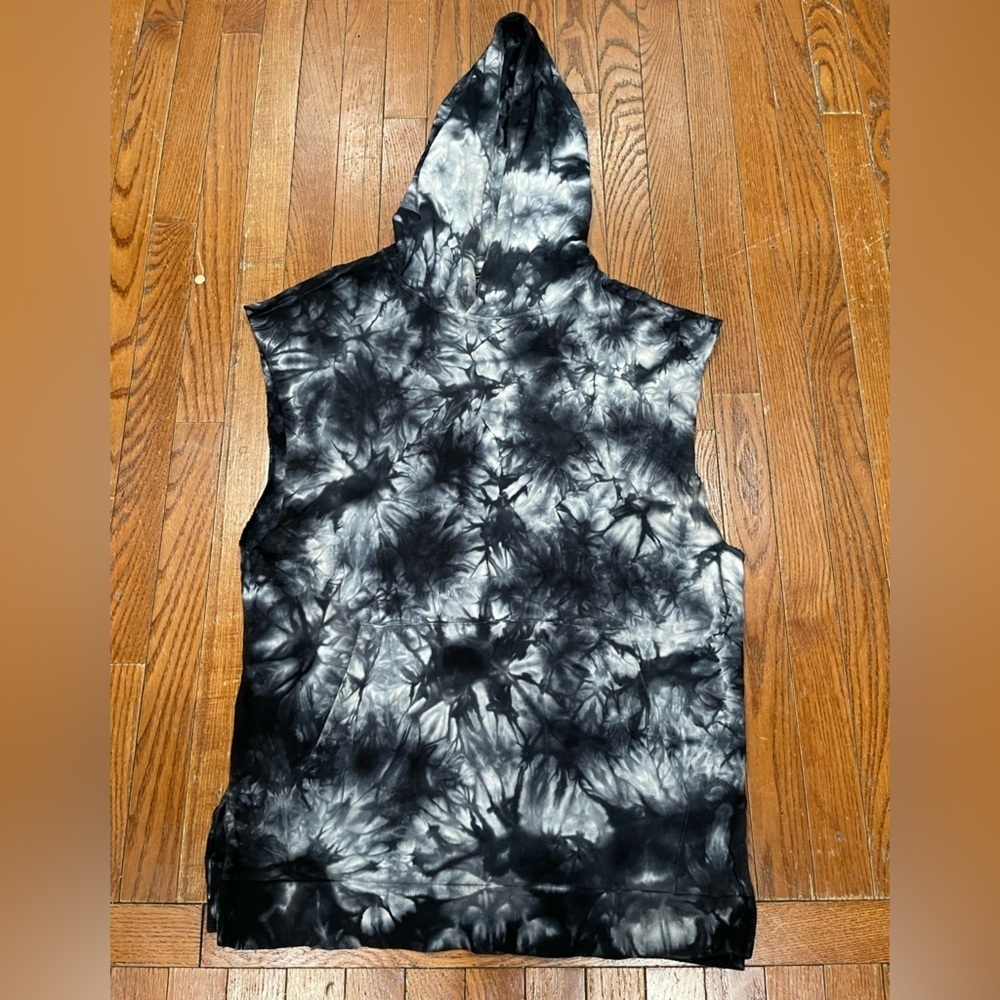 Forever 21 Monochrome Tie-Dye Tank